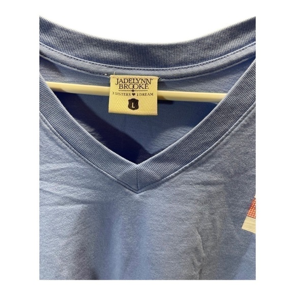 𝅺JADELYNN BROOKE V-NECK COFFEE LOVERS TEE SIZE LARGE - Picture 2 of 3